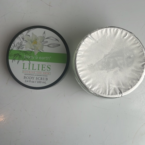 Bath & earth lilies body scrub mist bubble bath bundle - Picture 7 of 10